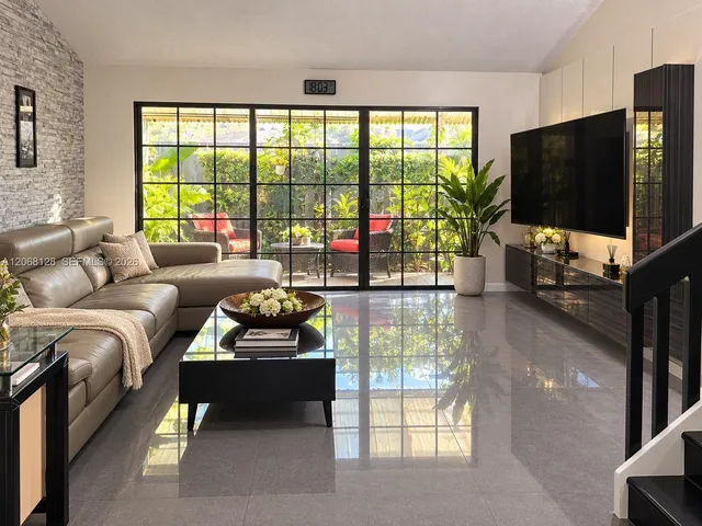2-bedroom home at 1443 Amanda Street, Hollywood