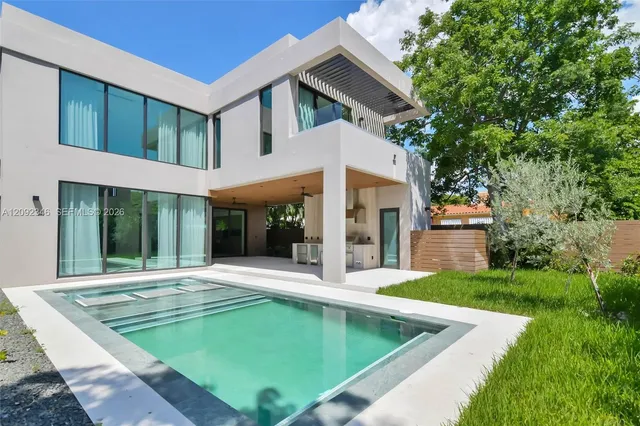 6-bedroom rental at 135 SW 29th Road, Miami