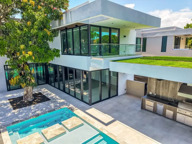 5-bedroom rental at 125 SW 29th Road, Miami