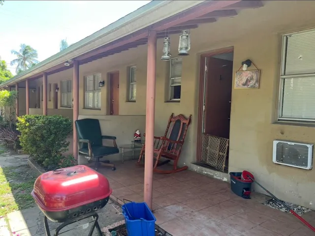 1-bedroom rental at 1840 TAFT Street #1-5, Hollywood