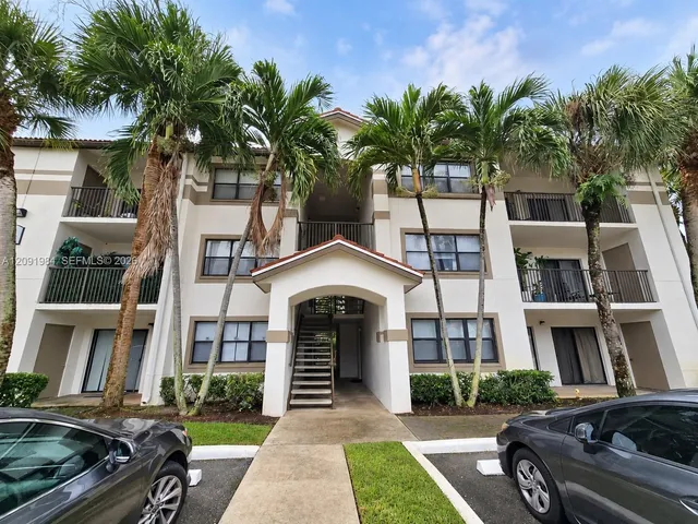 1-bedroom home at 620 S Park Road #25-2, Hollywood