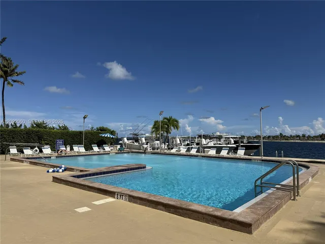 1-bedroom rental at 150 SE 25th Road #6E, Miami