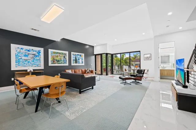 3-bedroom home at 818 NE 2ND Street, Fort Lauderdale