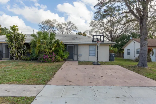 2-bedroom rental at 1348 Riverside Circle, Wellington
