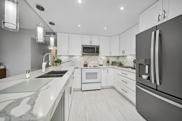 2-bedroom home at 364 WELLINGTON J, West Palm Beach