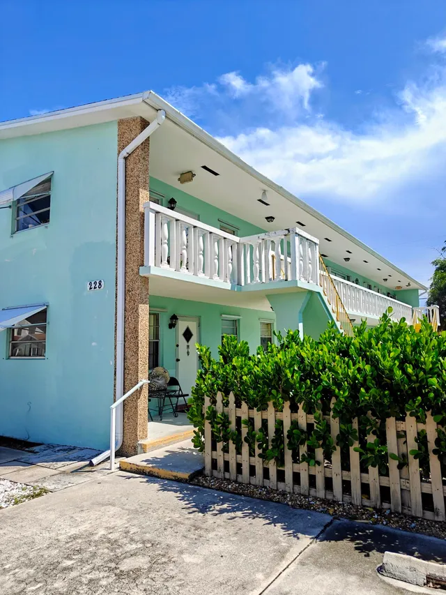 2-bedroom rental at 228 N Federal Highway, Lake Worth Beach