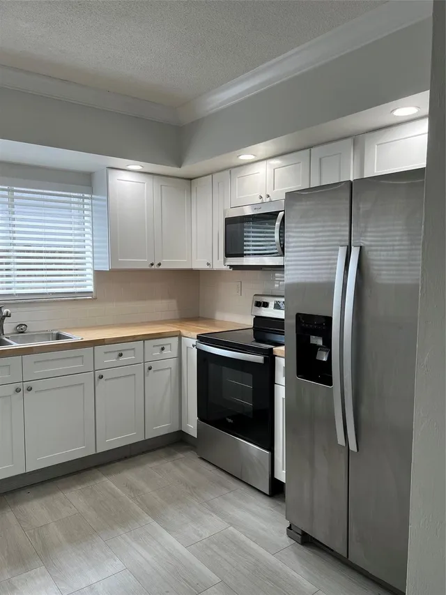 2-bedroom rental at 610 NE 29TH Drive #4, Wilton Manors