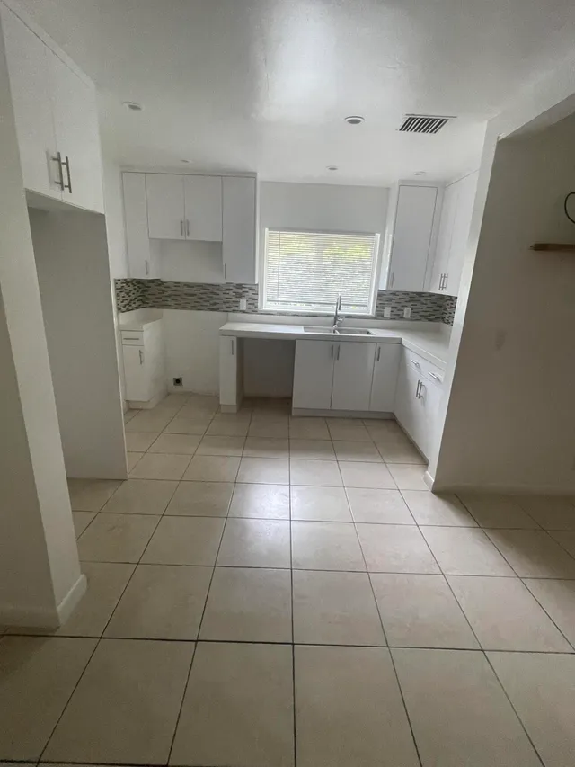 3-bedroom rental at 2410 GARFIELD Street, Hollywood
