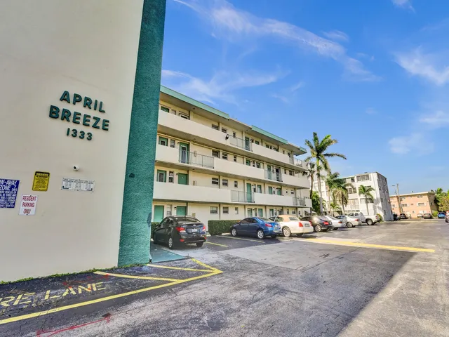 1-bedroom rental at 1333 E HALLANDALE BEACH Boulevard #302, Hallandale Beach
