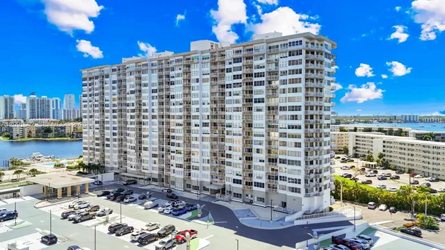 2-bedroom home at 18021 Biscayne Boulevard #1102, Aventura