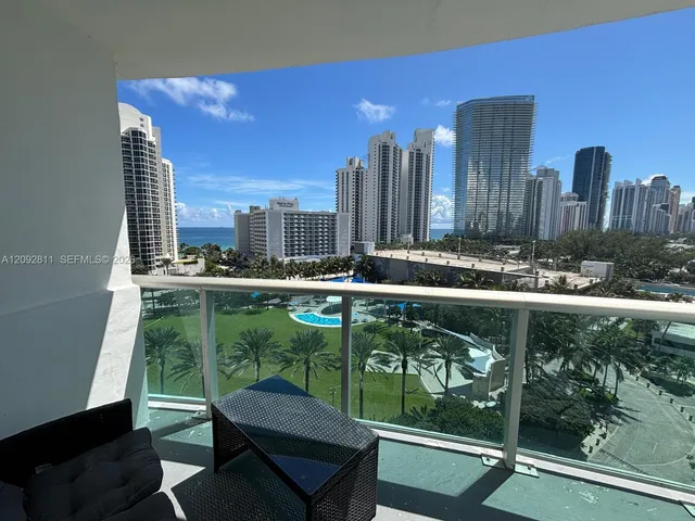 1-bedroom home at 19370 Collins Avenue #1021, Sunny Isles Beach