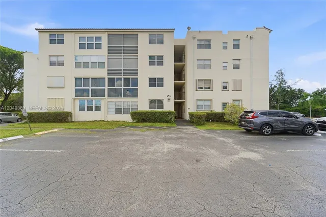 2-bedroom home at 2871 Somerset Drive #103, Lauderdale Lakes