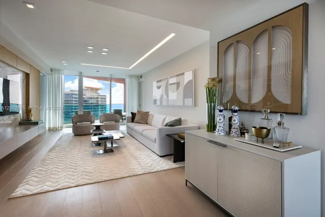 2-bedroom home at 300 S Pointe Drive #4206, Miami Beach