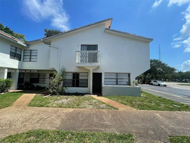 3-bedroom rental at 2580 Coral Springs Drive #2580, Coral Springs