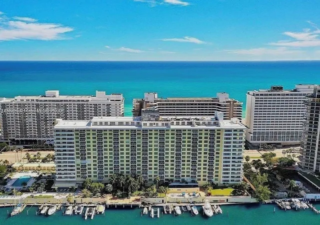 2-bedroom rental at 5600 Collins Avenue #6J, Miami Beach