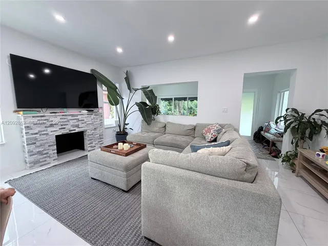 3-bedroom rental at 360 SW 20th Road, Miami