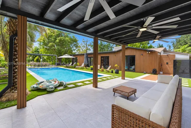 5-bedroom rental at 4100 SW 102nd Avenue, Davie