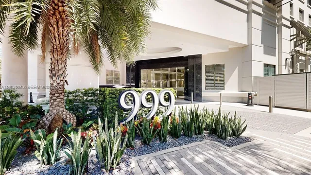 2-bedroom rental at 999 SW 1st Avenue #3302, Miami