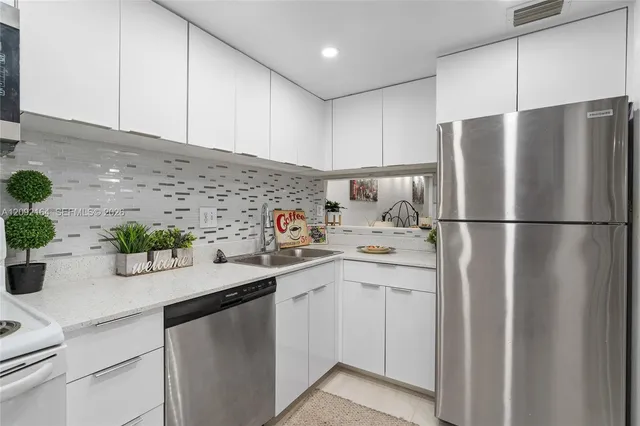 1-bedroom rental at 3670 Inverrary Drive #2R, Lauderhill