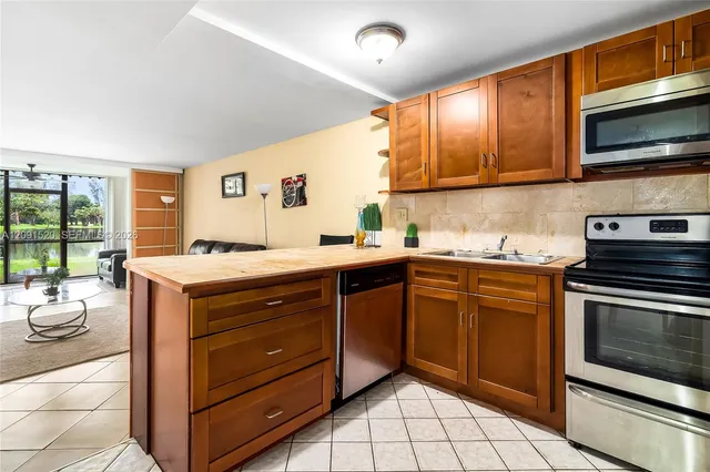1-bedroom rental at 3710 Inverrary Drive #1D, Lauderhill