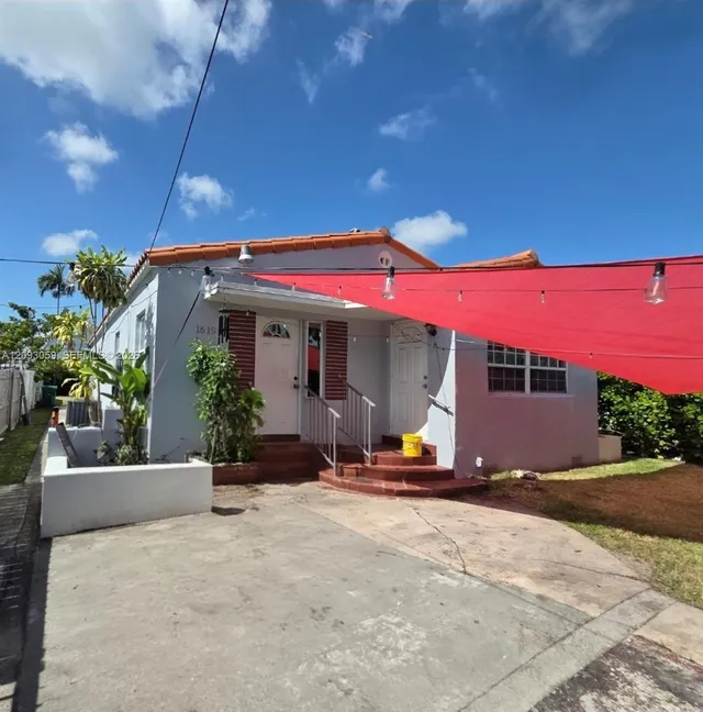 1-bedroom rental at 1619 NW 27 Street #REAR, Miami