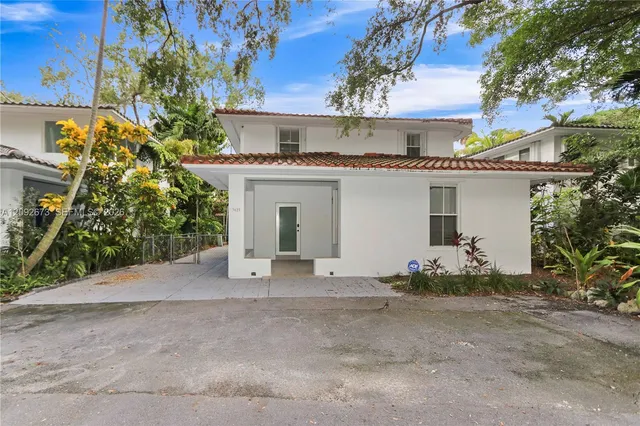3-bedroom rental at 3625 SW 37th Avenue #11, Miami