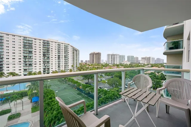 1-bedroom rental at 19370 Collins Avenue #708, Sunny Isles Beach
