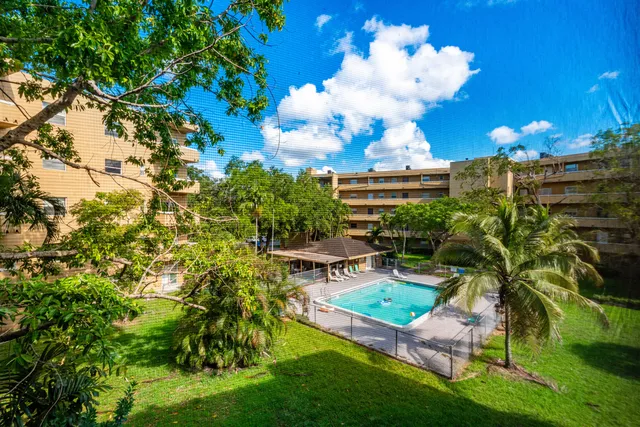 2-bedroom rental at 5790 STIRLING Road #308, Hollywood