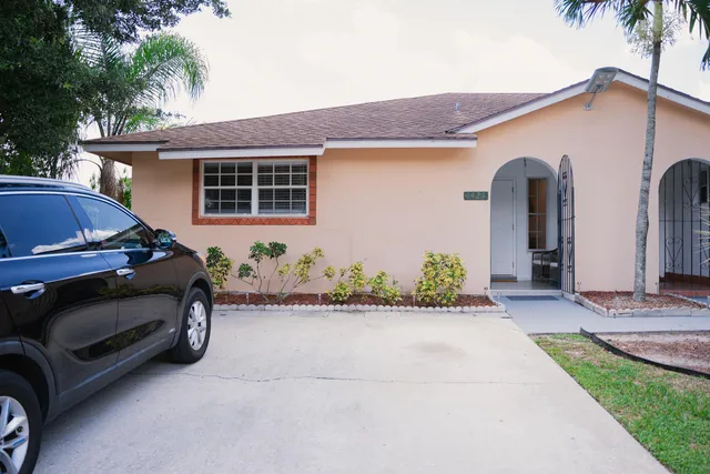 2-bedroom rental at 1425 RIVERSIDE Circle, Wellington