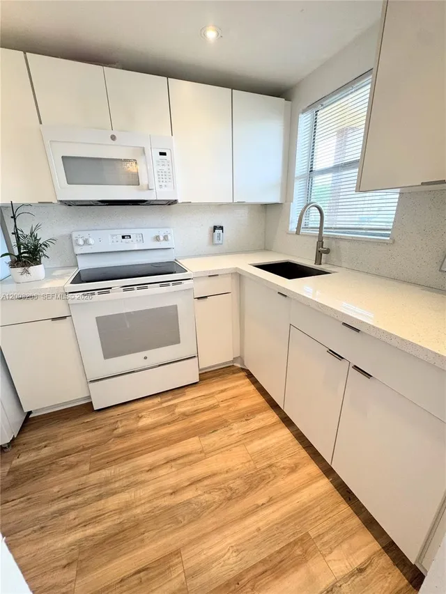 2-bedroom home at 8500 Sunrise Lakes Boulevard #103, Sunrise