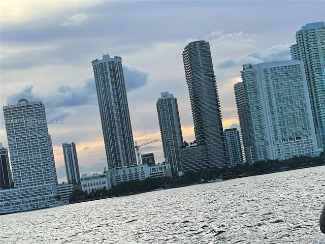 1-bedroom home at 1750 N Bayshore Drive #2810, Miami