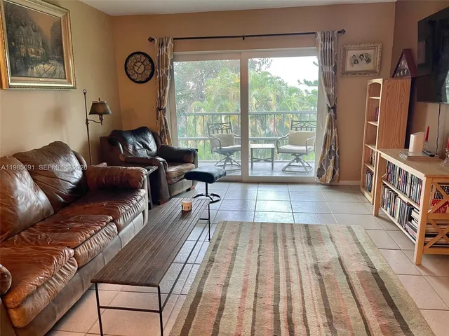 1-bedroom home at 1000 Hillcrest Court #308, Hollywood