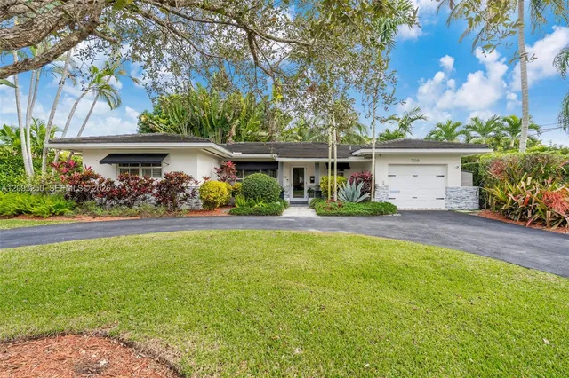 3-bedroom rental at 700 Vilabella Avenue, Coral Gables