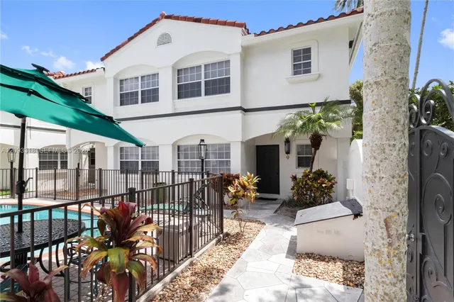 3-bedroom rental at 801 NE 1st Street #9, Fort Lauderdale