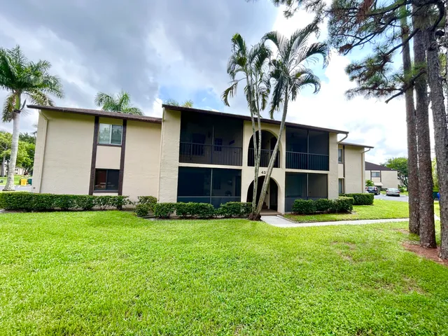 2-bedroom home at 435 Pine Glen Lane #B-2, Greenacres
