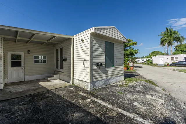 3-bedroom home at 2776 NW 29th Place, Oakland Park