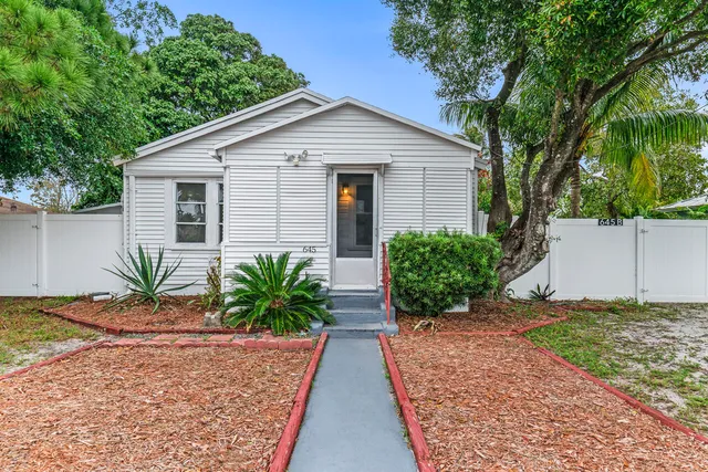 2-bedroom rental at 645 NE 38th Street #A, Oakland Park