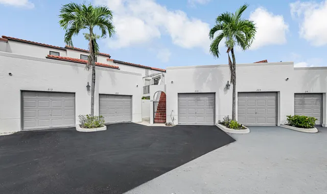2-bedroom rental at 6670 VILLA SONRISA Drive #213, Boca Raton