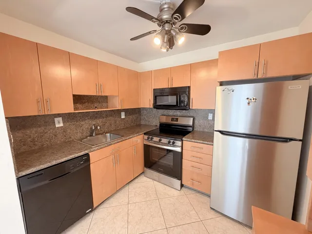 1-bedroom rental at 106 BURGUNDY C, Delray Beach