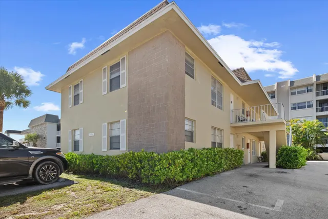 2-bedroom rental at 2707 VANDIVER Drive #1, West Palm Beach