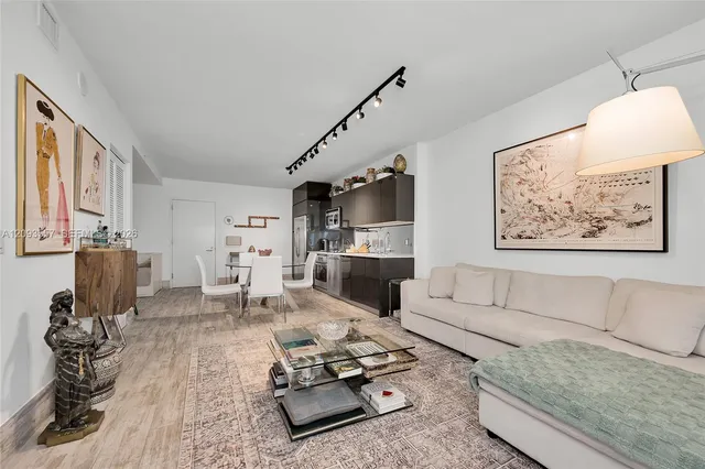 1-bedroom home at 31 SE 6th Street #304, Miami