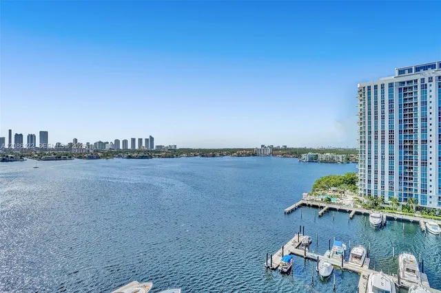 2-bedroom home at 17301 Biscayne Boulevard #1207, North Miami Beach