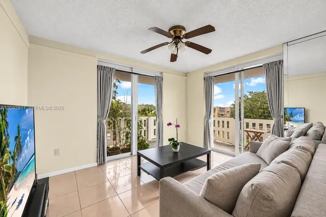 2-bedroom home at 919 Hillcrest Drive #401, Hollywood