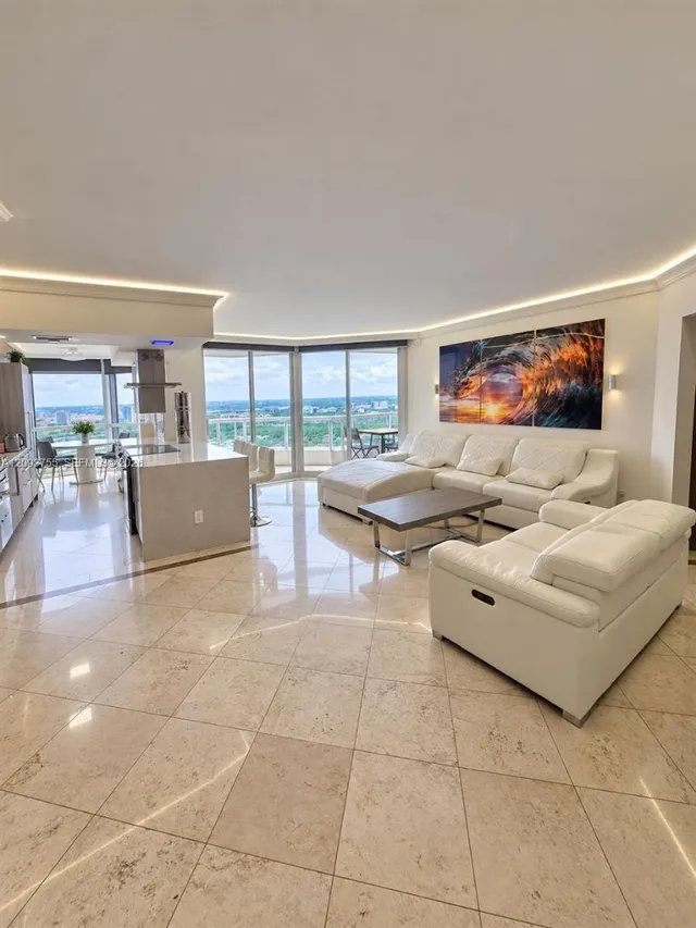 3-bedroom home at 21205 Yacht Club Drive #3105, Aventura