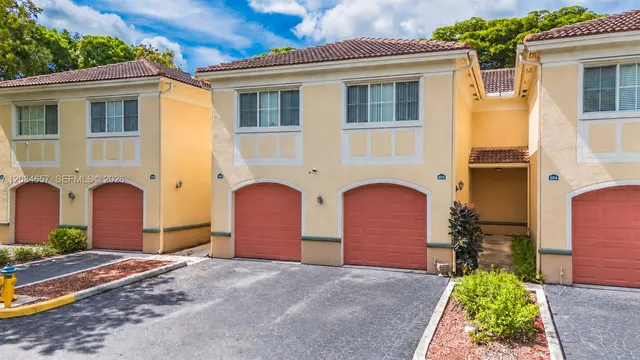 3-bedroom rental at 2474 Centergate Drive #203, Miramar