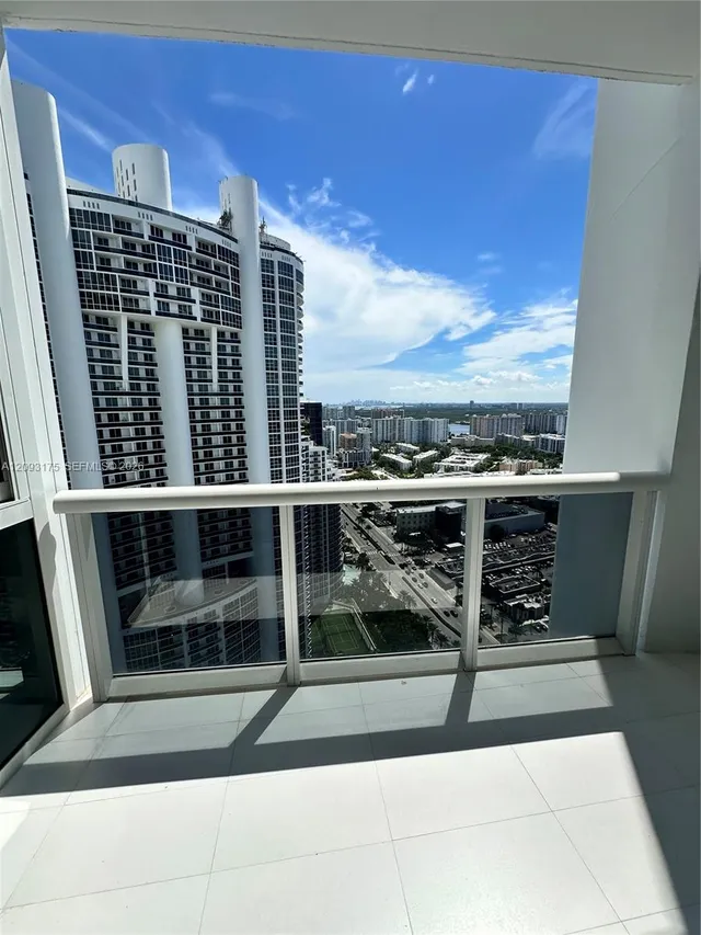 2-bedroom rental at 18201 Collins Avenue #4505, Sunny Isles Beach