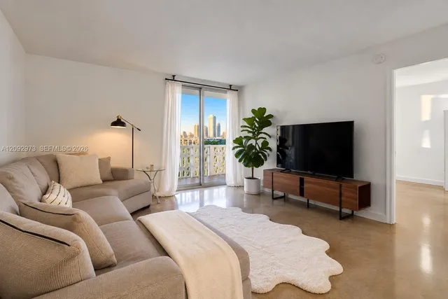 1-bedroom rental at 1020 Meridian Avenue #816, Miami Beach