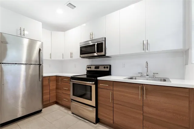 1-bedroom rental at 214 Salamanca Avenue #3, Coral Gables