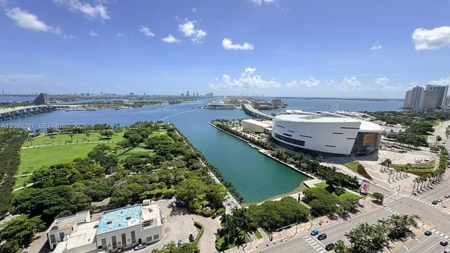 2-bedroom rental at 900 Biscayne Boulevard #2702, Miami