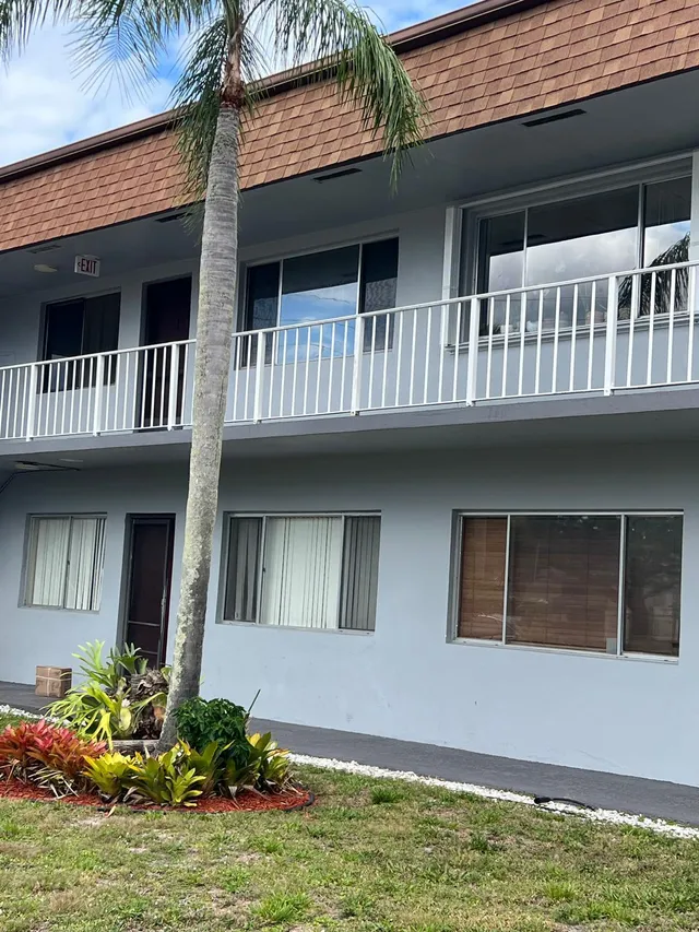 1-bedroom home at 3 CROSSINGS Circle #E, Boynton Beach